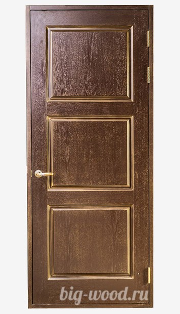 Запатинированная металликом под золото деревянная дверь межкомнатная из дуба шоколадного оттенка