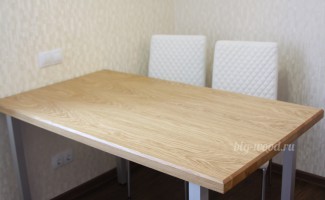 Стол из массива дуба с прозрачным лаком в зону столовой