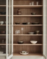 Шкаф для посуды деревянный